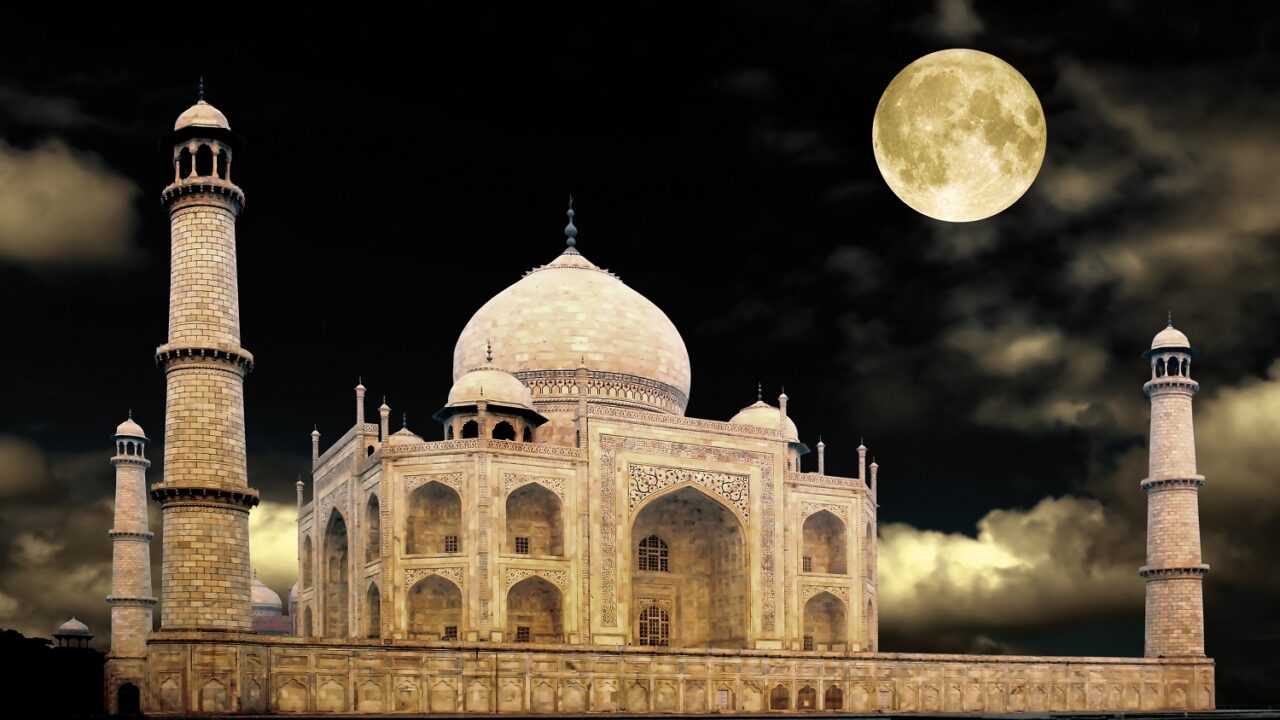 Taj Mahal in Moonlight1